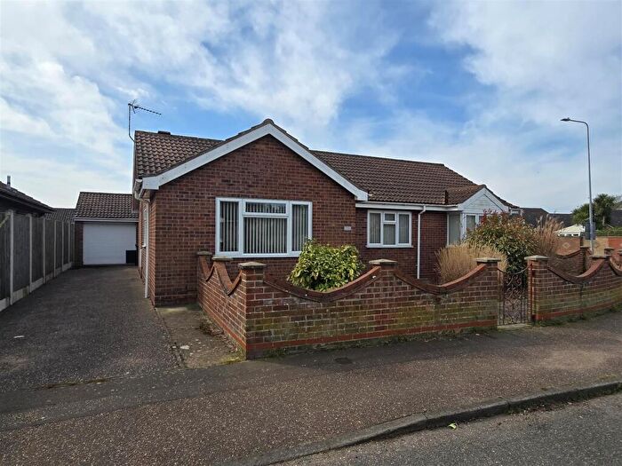3 Bedroom Detached Bungalow For Sale In Shearwater Drive, Bradwell, NR31