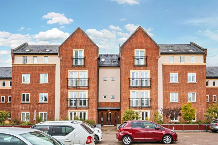 2 Bedroom Flat For Sale In Amersham, Buckinghamshire, HP7