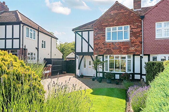 3 Bedroom Semi Detached House For Sale In Lakeside Drive, Bromley, BR2