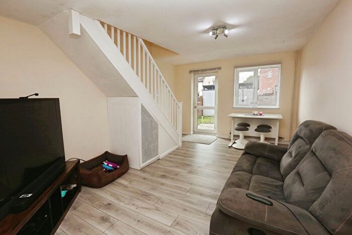 2 Bedroom End Of Terrace House For Sale In Vineyard Close, Southampton, Hampshire, SO19