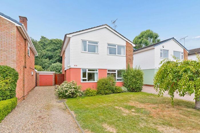 4 Bedroom Detached House For Sale In The Paddock, Hitchin, SG4