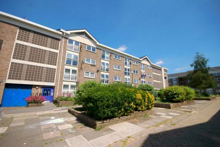 1 Bedroom Flat To Rent In Stocksfield Road, Walthamstow, E17