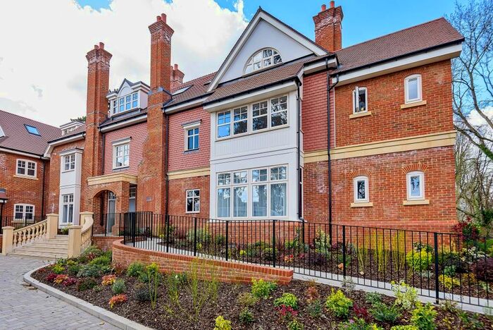 2 Bedroom Flat To Rent In Taplow, Berkshire, SL6