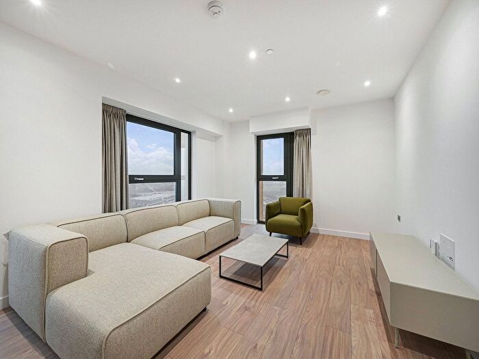 3 Bedroom Flat To Rent In Uncle Acton, Victoria Road, W3