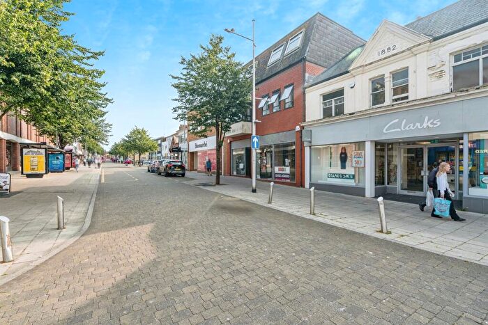 1 Bedroom Apartment For Sale In London Road North, Lowestoft, NR32