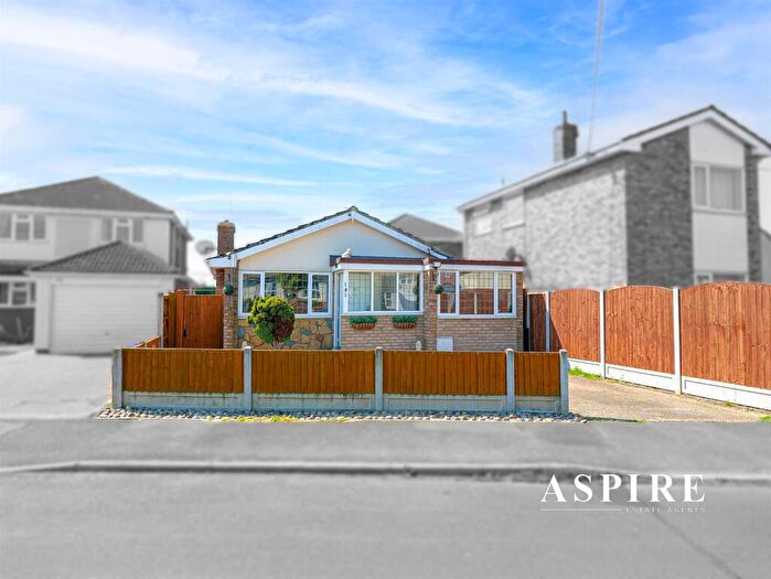 2 Bedroom House For Sale In Waarden Road, Canvey Island, Essex, SS8