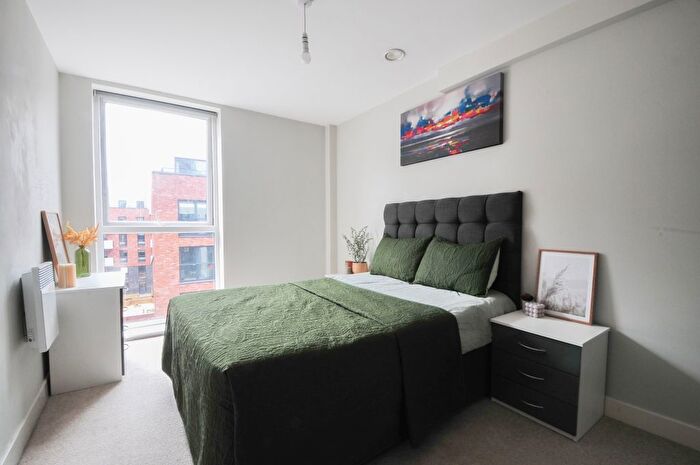 2 Bedroom Flat To Rent In Bed Apartment - Bridgewater Point, Salford, M5