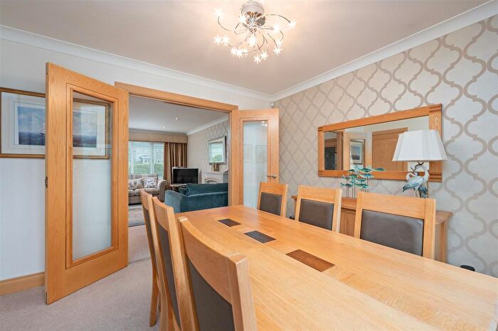 4 Bedroom Detached House For Sale In Manor Gardens, Dunfermline, KY11