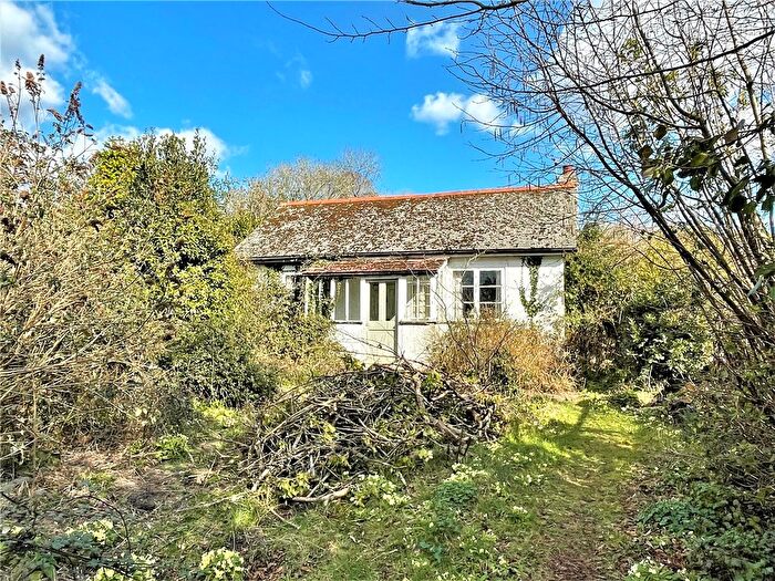 2 Bedroom Bungalow For Sale In High Street, Woodgreen, Fordingbridge, Hampshire, SP6