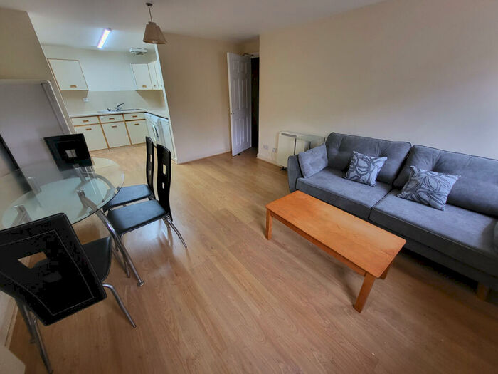 1 Bedroom Apartment To Rent In Akhtar House, Oxford Road, Manchester. ., M1