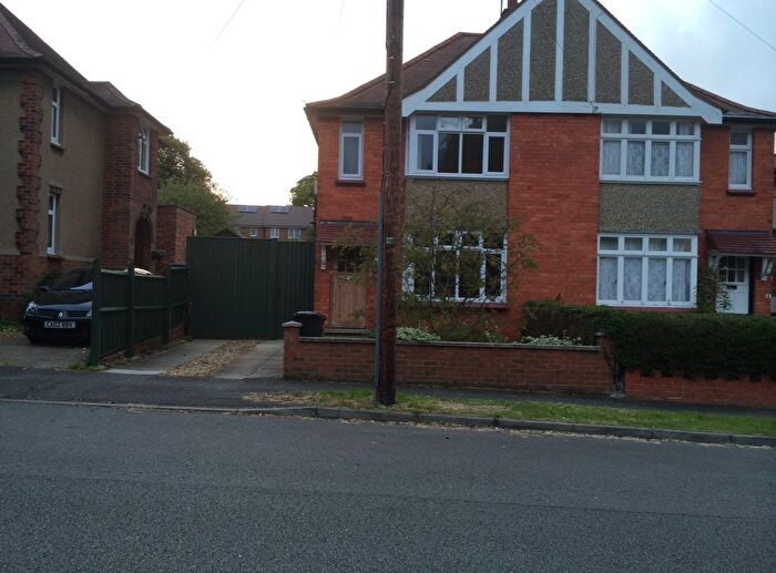 3 Bedroom Semi-Detached House To Rent In St. Peters Avenue, Rushden, NN10