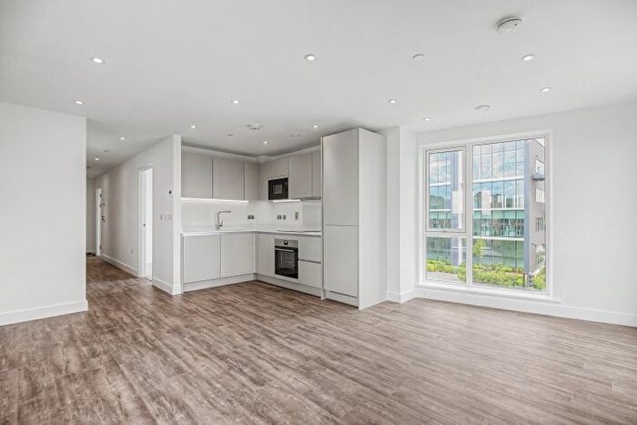 3 Bedroom Flat To Rent In Munda Way, Oxford, OX2