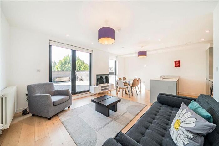2 Bedroom Flat To Rent In Cheshire Street, Cheshire Street, E2
