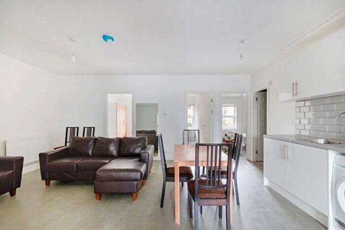 4 Bedroom Flat To Rent In High Street, New Malden, KT3