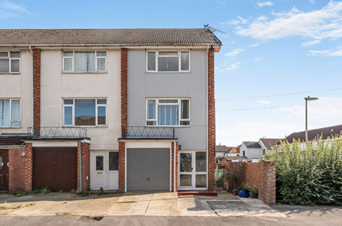 2 Bedroom End Of Terrace House For Sale In Eastbrook Close, Gosport, Hampshire, PO12