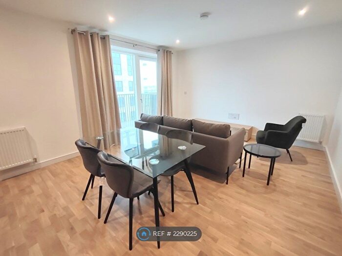 1 Bedroom Flat To Rent In Cedrus Avenue, Southall, UB1