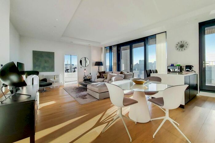 3 Bedroom Flat To Rent In Lyell Street, Canary Wharf, London, E14