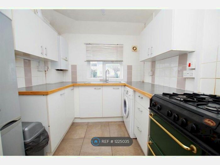 1 Bedroom Flat To Rent In Elborough Road, Swindon, SN2