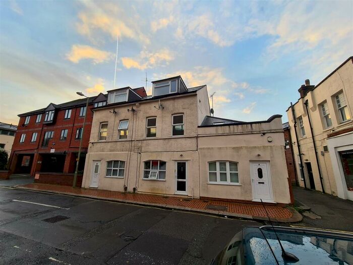 2 Bedroom Flat To Rent In Gordon Road, Aldershot, GU11