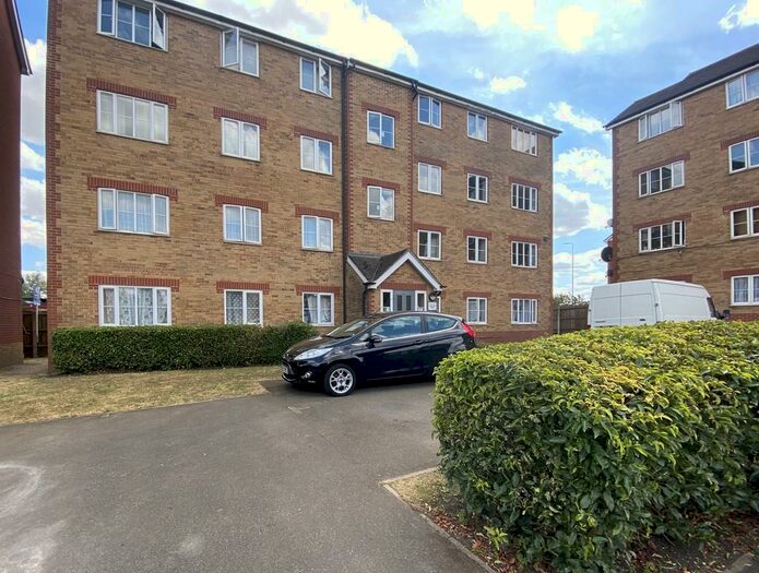 2 Bedroom Apartment To Rent In Plotters Court, Hoddesdon, EN11