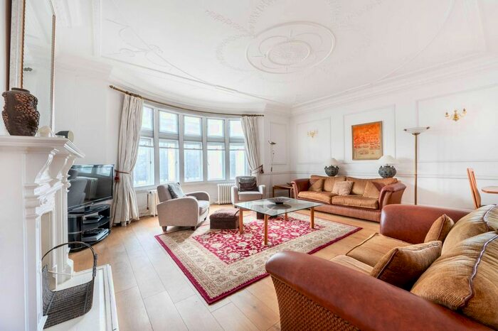 4 Bedroom Flat To Rent In Old Court Place, Kensington, W8
