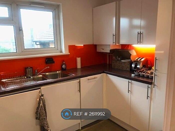 4 Bedroom Flat To Rent In Surridge Court, London, SW9