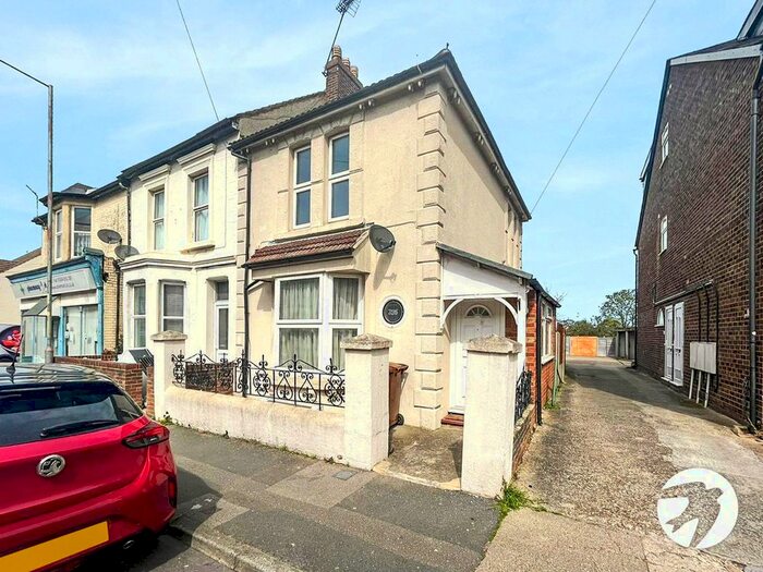 3 Bedroom End Of Terrace House To Rent In Canterbury Street, Gillingham, Kent, ME7