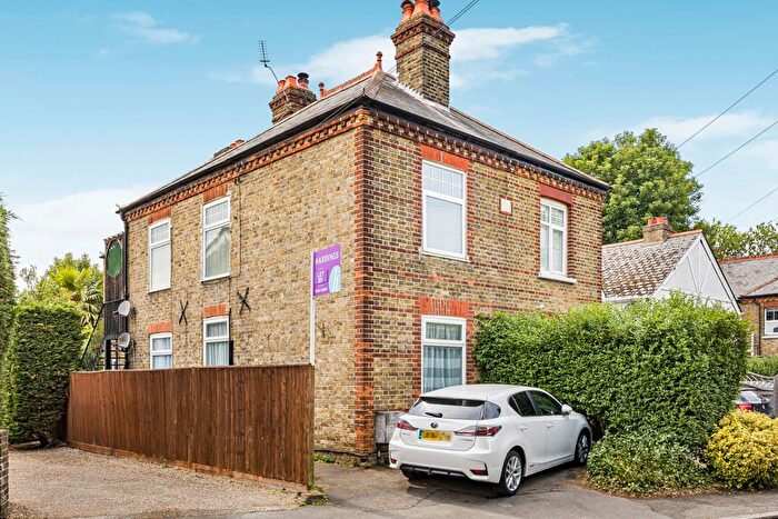 1 Bedroom Flat For Sale In Slough Road, Datchet, SL3