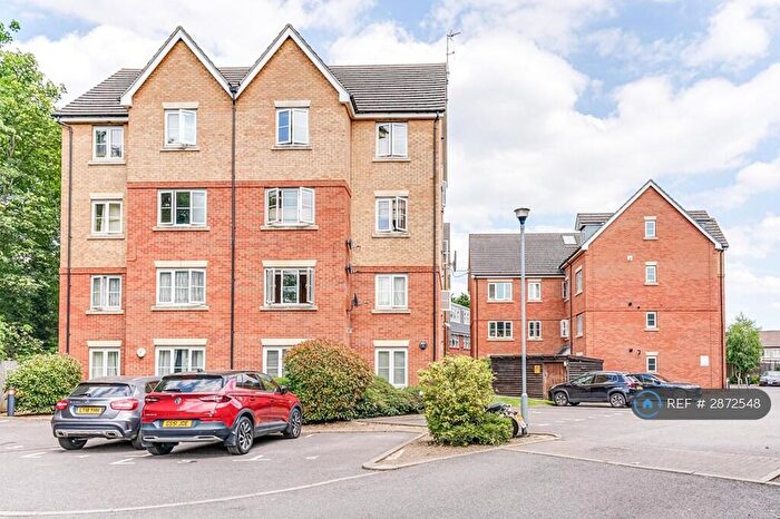 2 Bedroom Flat To Rent In Akers Court, Waltham Cross, EN8