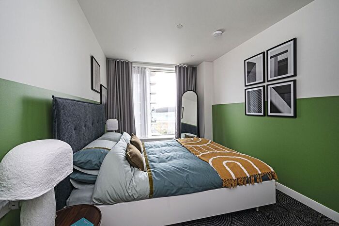 3 Bedroom Flat To Rent In Westfield Avenue, Stratford, London, E20