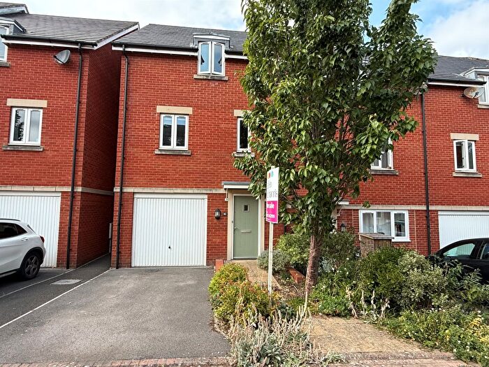 3 Bedroom End Of Terrace House For Sale In Great Western Street, Frome, BA11