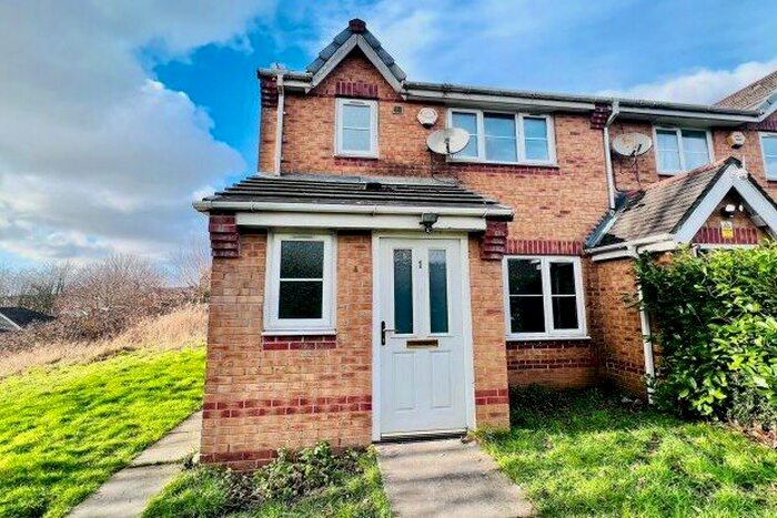 3 Bedroom Flat To Rent In Fairy Lane, Manchester, M8