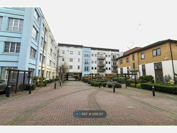 2 Bedroom Flat To Rent In Birkbeck Street, London E2