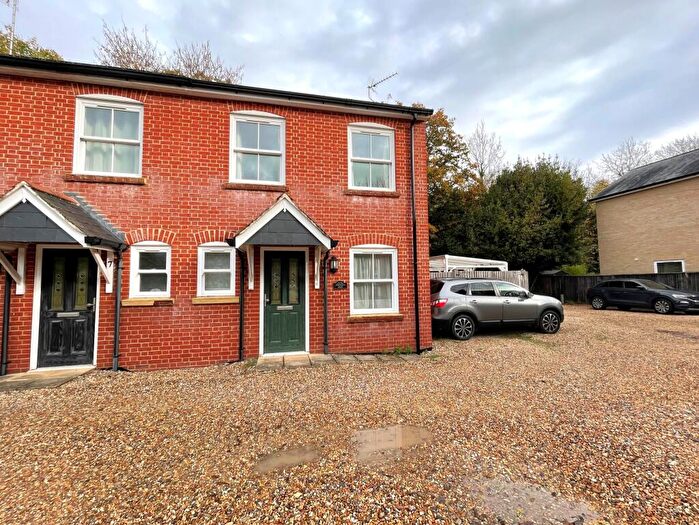 2 Bedroom End Of Terrace House For Sale In Spring Road, Hythe, SO45