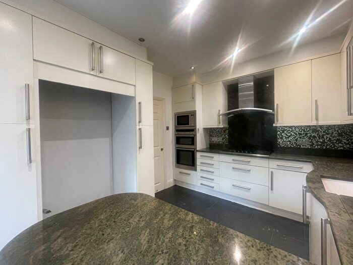 5 Bedroom Detached House To Rent In Brooklyn Avenue, Loughton, IG10