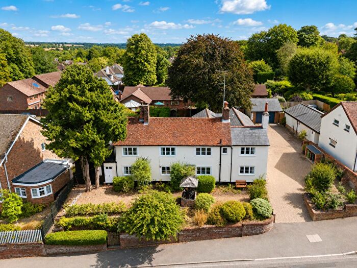 2 Bedroom Maisonette For Sale In The Hill, Wheathampstead, St. Albans, Hertfordshire, AL4