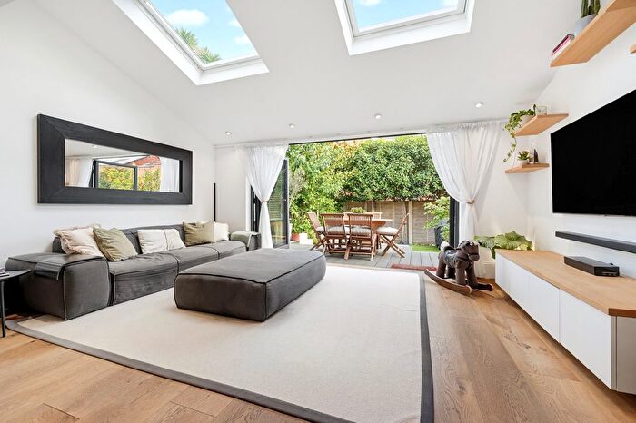 4 Bedroom Terraced House For Sale In Hamilton Road, London, W4