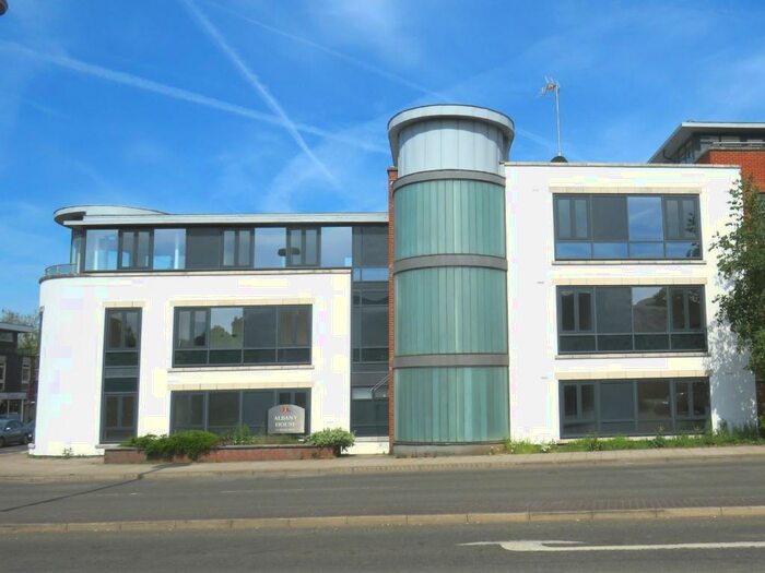 2 Bedroom Flat To Rent In Bishopric, Horsham, RH12