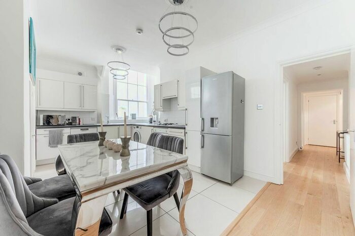 2 Bedroom Flat To Rent In Courtfield Gardens, South Kensington, London, SW5