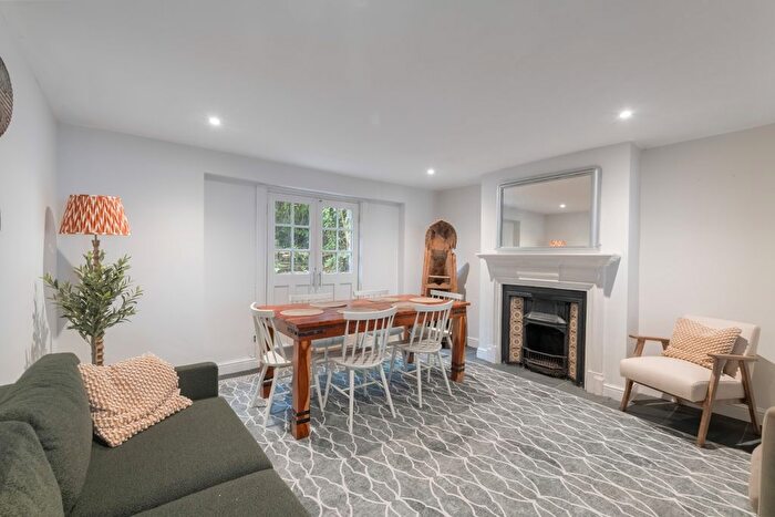 3 Bedroom Semi-Detached House To Rent In Ashburnham Place, Greenwich, SE10