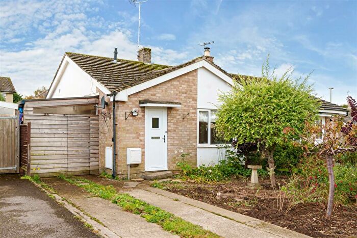 2 Bedroom Semi-Detached Bungalow For Sale In Wychwood Close, Milton-Under-Wychwood, OX7