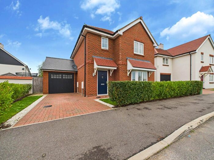 3 Bedroom Detached House For Sale In Cricketers Way, Haddenham, HP17