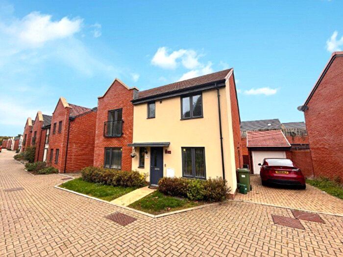 4 Bedroom Detached House To Rent In Christ Church Gardens, Basingstoke, Hampshire, RG24