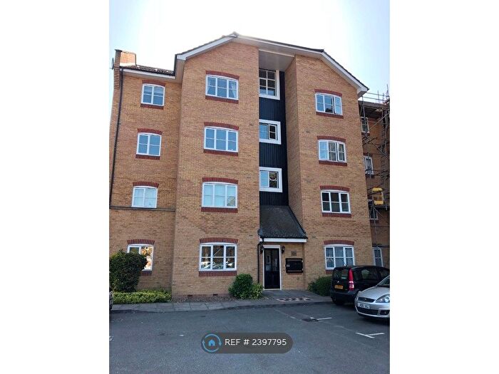 2 Bedroom Flat To Rent In Stephenson Wharf, Apsley, HP3