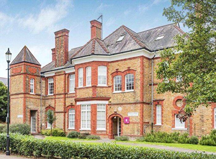 2 Bedroom Flat To Rent In Pennington Drive, London, N21