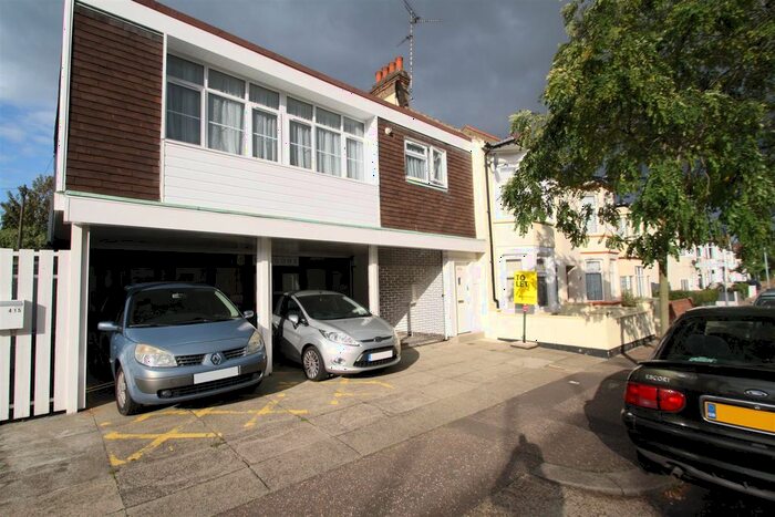 2 Bedroom Flat To Rent In Westborough Road, Westcliff-On-Sea, SS0
