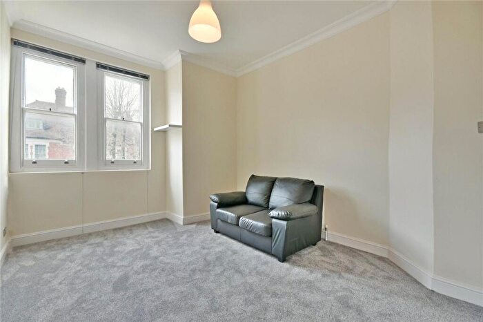 1 Bedroom Flat To Rent In Grosvenor Gardens, Willesden Green, NW2