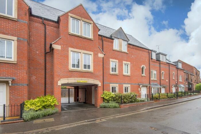 2 Bedroom Maisonette To Rent In Bridge Court, Banbury, OX16