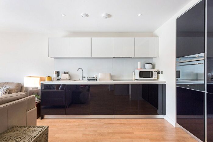 2 Bedroom Flat To Rent In Turner House, Pump House Crescent, TW8