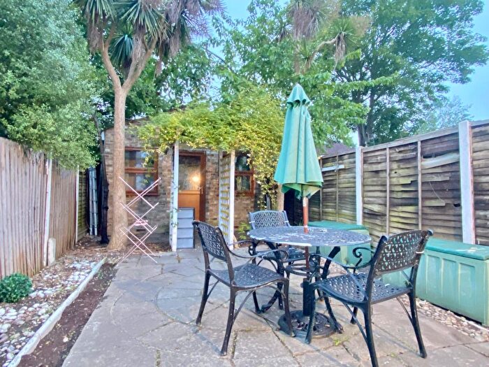 1 Bedroom Flat To Rent In Pears Road, Hounslow, TW3